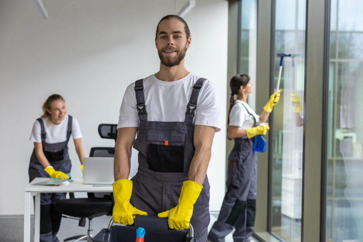 rs-dienstleistungsservice-bei-der-arbeit (3) (1)